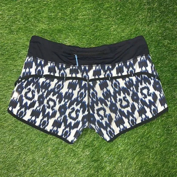 Lululemon Black Blue White Ikat 2.5” Inseam Print Run Speed Shorts Size 4 *Flaws - Picture 3 of 9